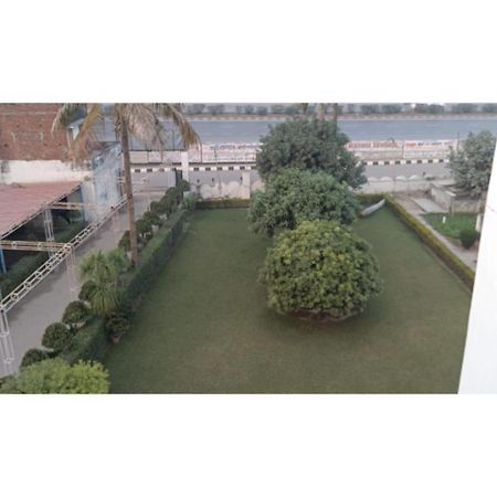 Hotel Sangam, Váránaszi Kültér fotó