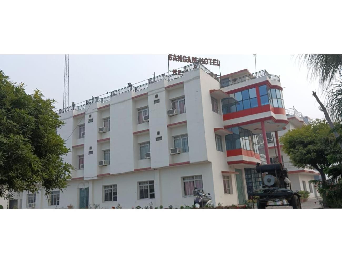 Hotel Sangam, Váránaszi Kültér fotó